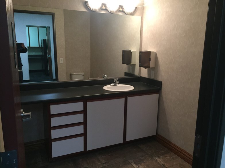 More Photos Of 805 Hillsdowne Rd, Westerville Medical For Sale