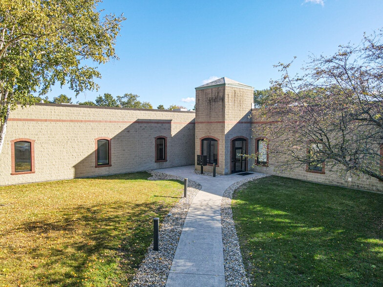 Primary Photo Of 14 Blackstone Valley Pl, Lincoln Manufacturing For Lease