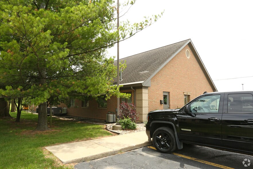 More Photos Of 1044 N Irish Rd, Davison Office For Lease