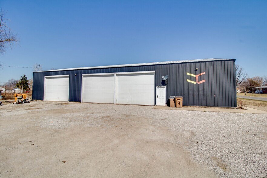 More Photos Of 200 Mounts st, Carlinville Industrial For Sale