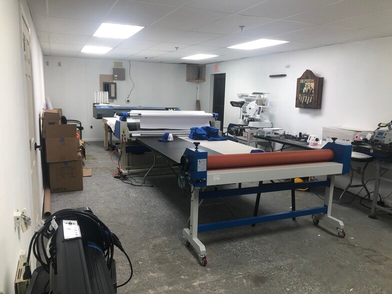 More Photos Of 400 Chapel Rd, South Windsor Light Manufacturing For Sale