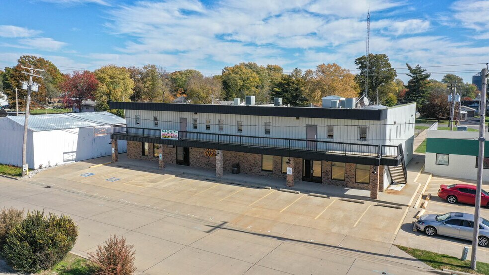 More Photos Of 201 McCausland St, Carlinville General Retail For Sale