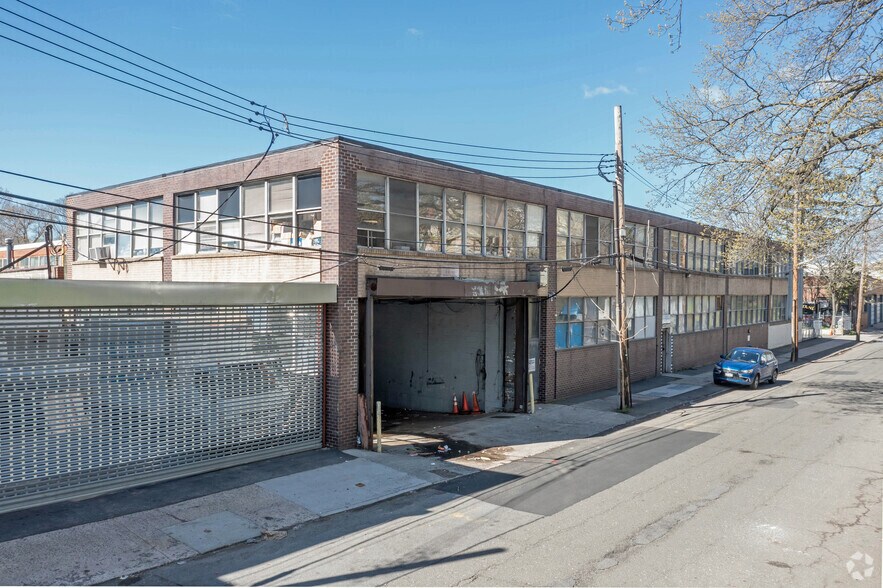 More Photos Of 150 N Macquesten Pky, Mount Vernon Warehouse For Lease