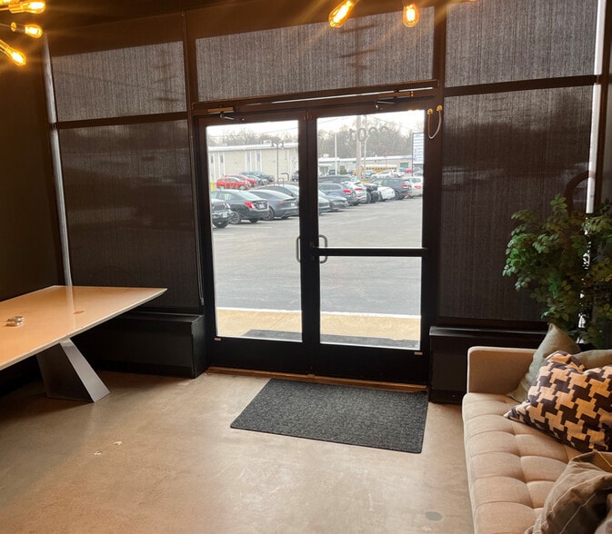 More Photos Of 3201-3229 S Brentwood Blvd, Webster Groves General Retail For Lease