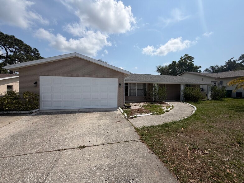 Primary Photo Of 35 Harbor Woods Cir, Safety Harbor Specialty For Sale