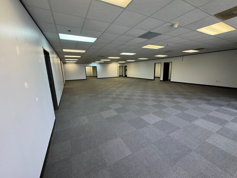 More Photos Of 11800 Industriplex Blvd, Baton Rouge Distribution For Sale