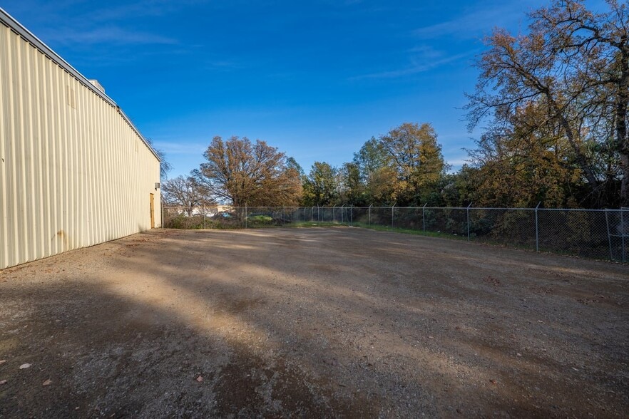 More Photos Of 4311 Caterpillar Rd, Redding Manufacturing For Sale