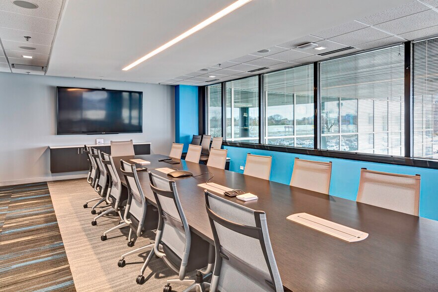More Photos Of 1431 Opus Pl, Downers Grove Office For Lease