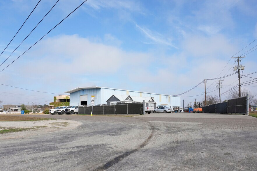 More Photos Of 2530 5th St, Ingleside Warehouse For Sale