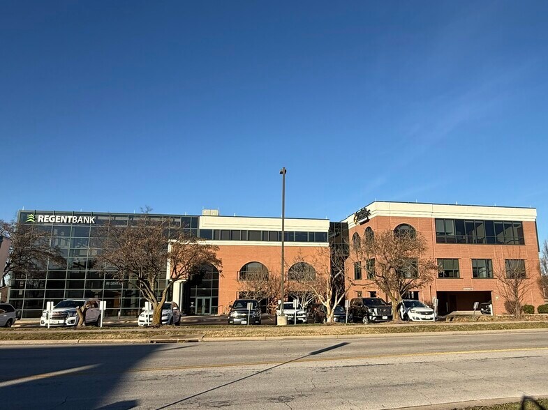 More Photos Of 3271 E Battlefield St, Springfield Office For Lease