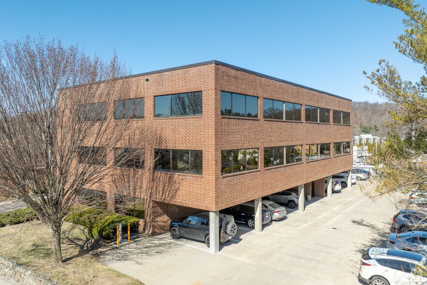 More Photos Of 427 Bedford Rd, Pleasantville Office Residential For Lease