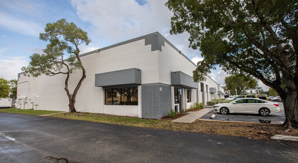 More Photos Of 3555-3569 NW 53rd Ct, Fort Lauderdale Unknown For Lease
