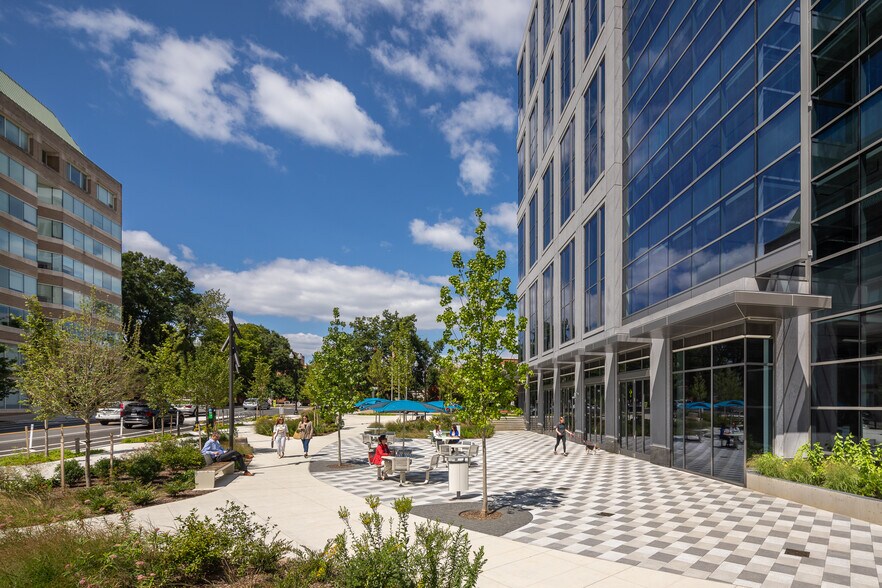 More Photos Of 3901 N Fairfax Dr, Arlington Office For Lease