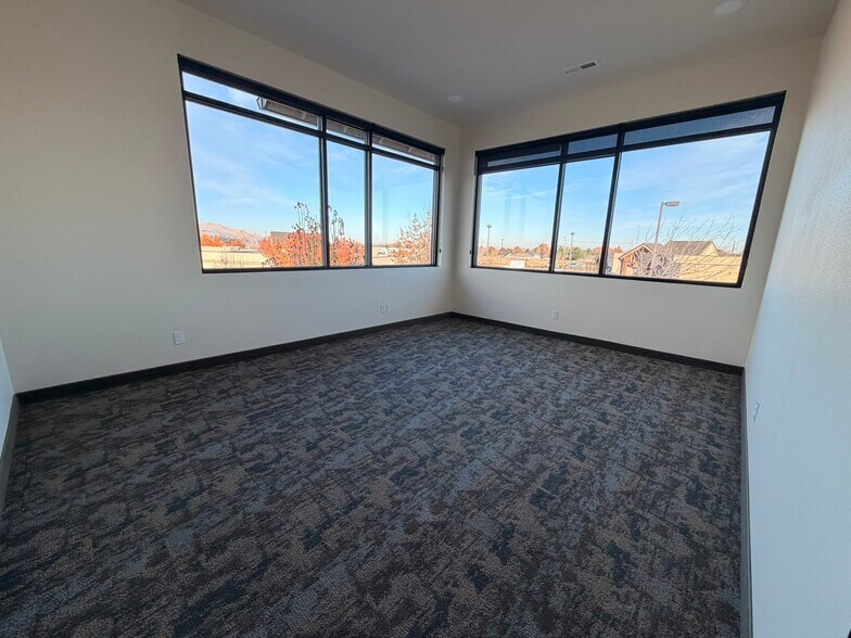 More Photos Of 30 S Louisiana St, Kennewick Loft Creative Space For Lease