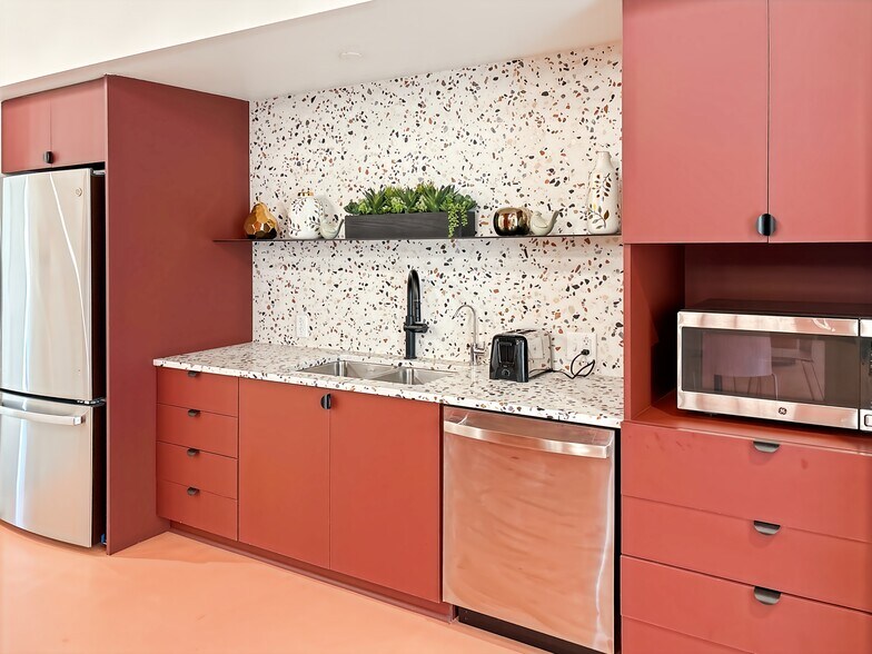 More Photos Of 2027 Dodge St, Omaha Coworking Space