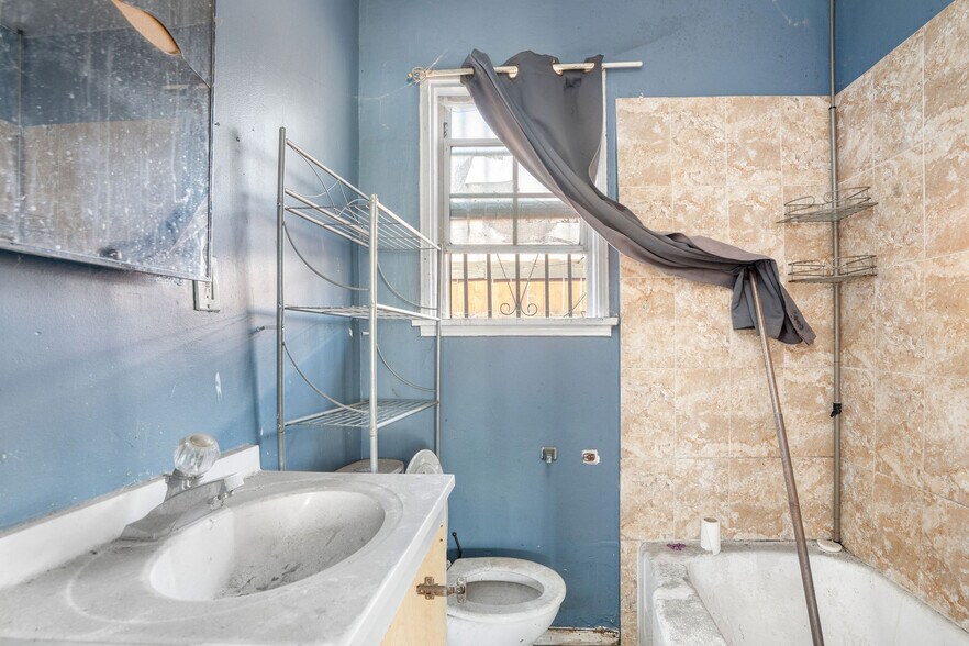 More Photos Of 2104 E 113th St, Los Angeles Multifamily For Sale