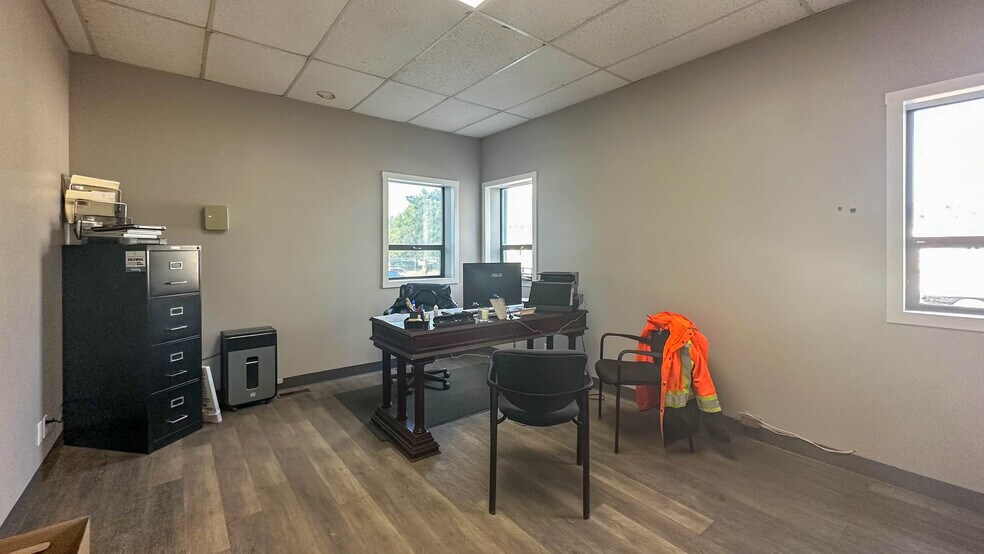 More Photos Of 1505 Hardy St, Kelowna Warehouse For Sale