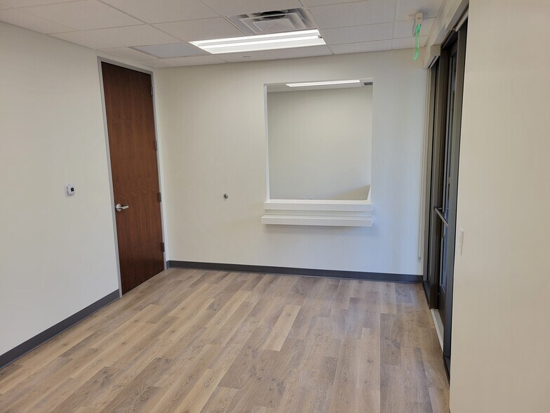 More Photos Of 2060 W Whispering Wind Dr, Phoenix Medical For Sale