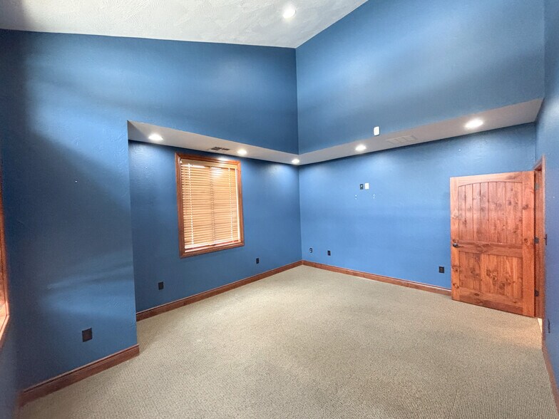 More Photos Of 2627 W Republic Rd, Springfield Office For Lease
