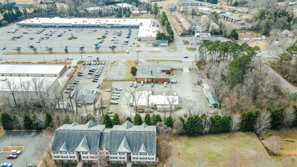 More Photos Of 3831 Reynolda Rd, Winston-Salem Light Distribution For Lease