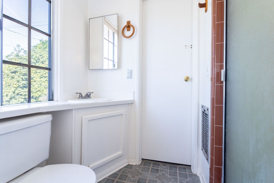 More Photos Of 9826 Columbus Ave, North Hills Apartments For Sale