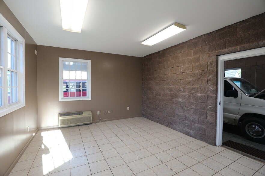 More Photos Of 337 Broadway, Kingston Freestanding For Sale