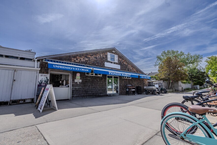 More Photos Of 21 Broadway ave, Fair Harbor Storefront Retail Residential For Sale