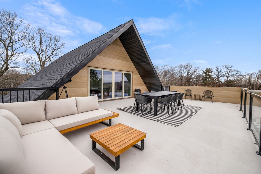 More Photos Of 14733 Dutchmans Dr, Rogers Hotel For Sale