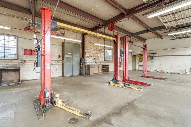 More Photos Of 1745 W Hensley Blvd, Bartlesville Service For Sale