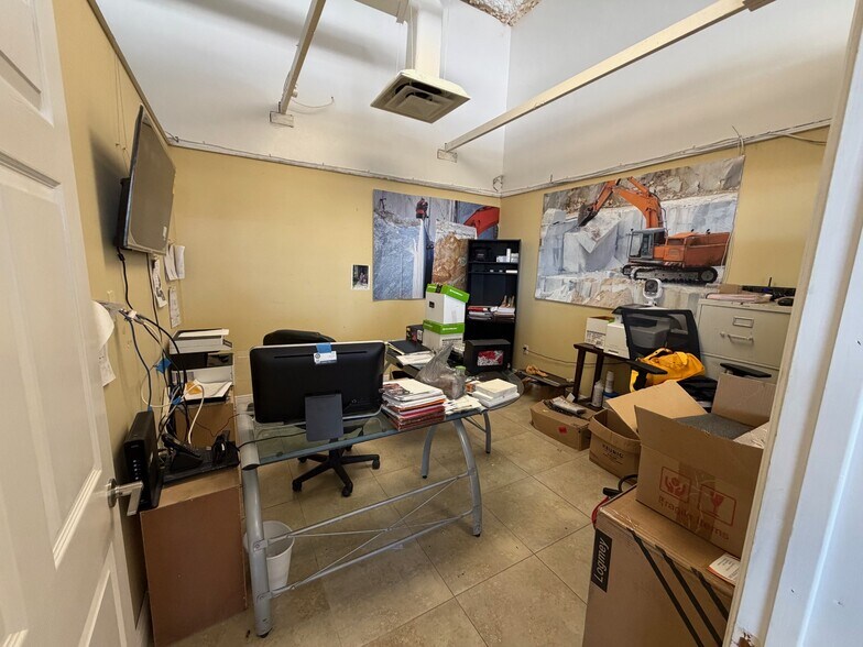 More Photos Of 2941 Fowler St, Fort Myers Warehouse For Sale