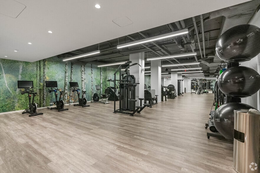 More Photos Of 1331 Pennsylvania Ave NW, Washington Office For Lease