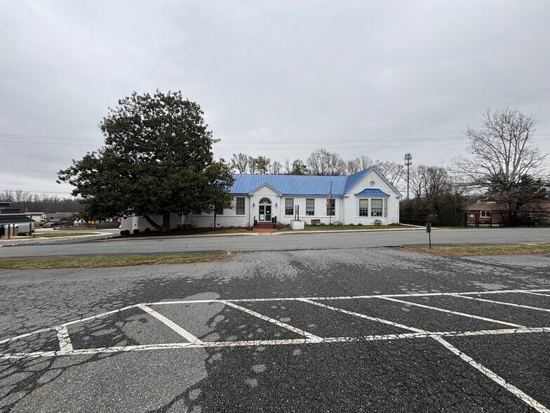 More Photos Of 3024 Forest Hills Cir, Lynchburg Office For Sale