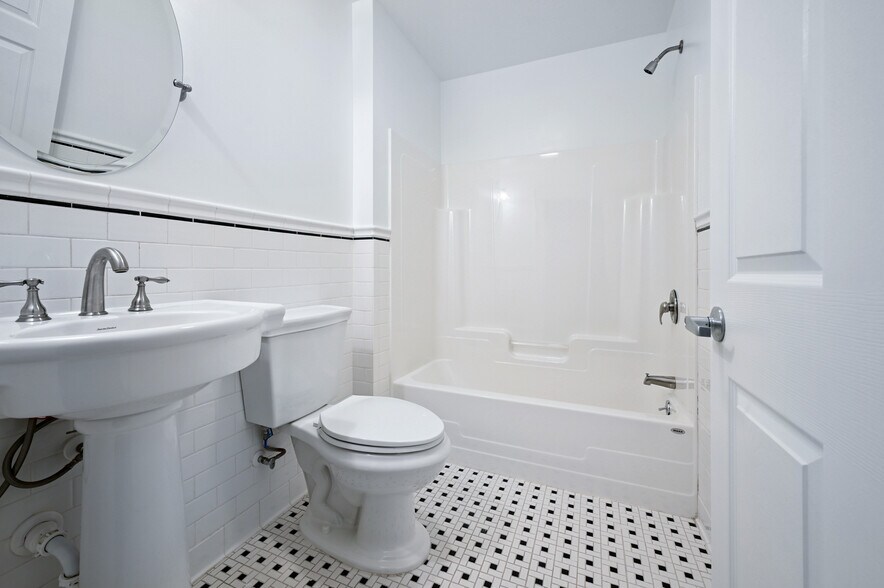 More Photos Of 56 Main St, Stamford Hotel For Sale