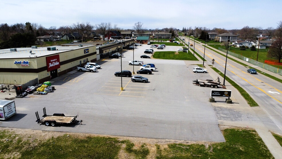 More Photos Of 204 1st St, Grimes General Retail For Lease
