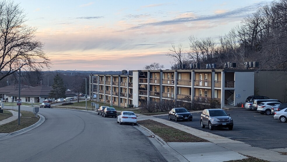 Primary Photo Of 537 Northern Hills Dr NE, Rochester Apartments For Sale