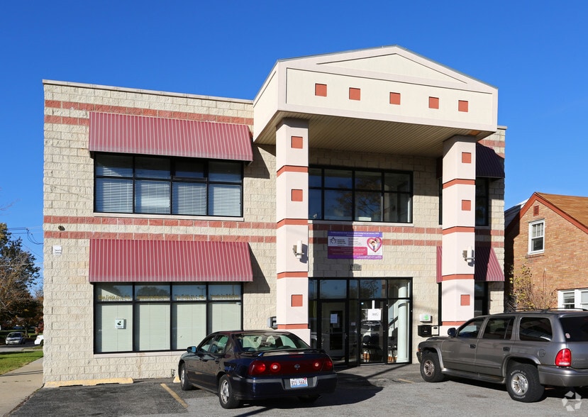 More Photos Of 2424 Grand Ave, Waukegan Coworking Space