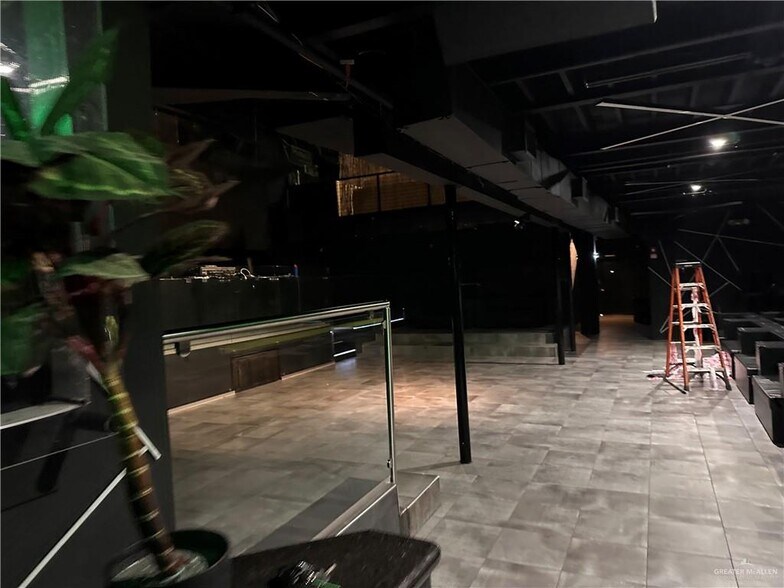 More Photos Of 200 S 17th St, McAllen Bar For Sale