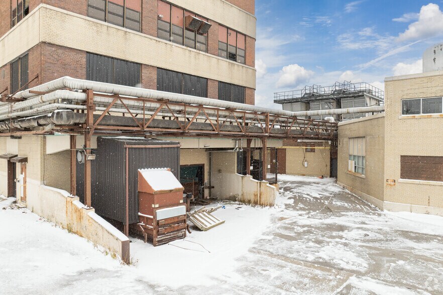 More Photos Of 1405-1447 Saint Paul St, Rochester Office For Sale