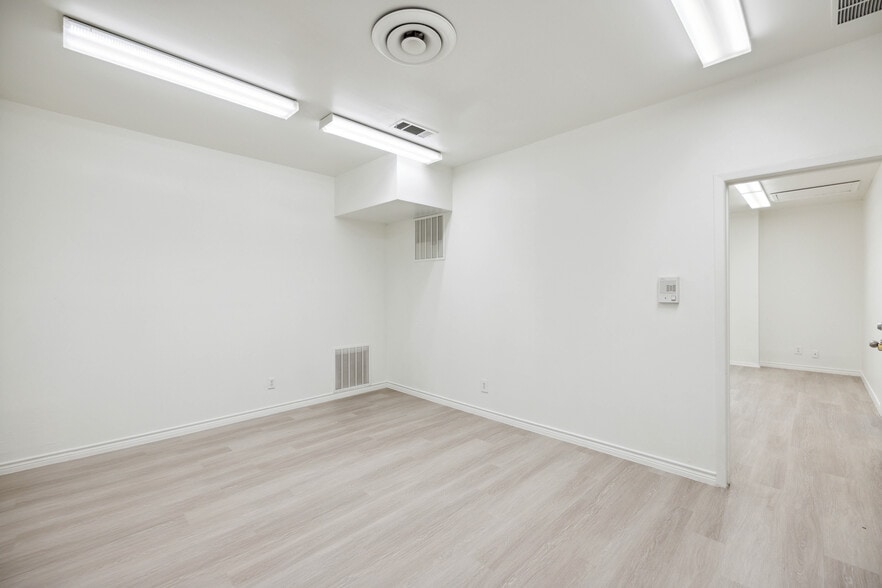 More Photos Of 3606 Marvin D Love Fwy, Dallas Medical For Lease