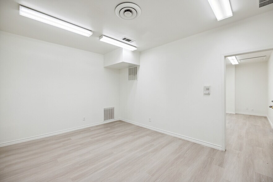 More Photos Of 3606 Marvin D Love Fwy, Dallas Medical For Lease