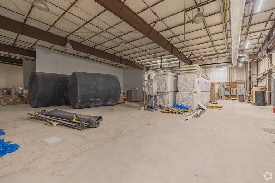 More Photos Of 740 Schneider Dr, South Elgin Manufacturing For Sale