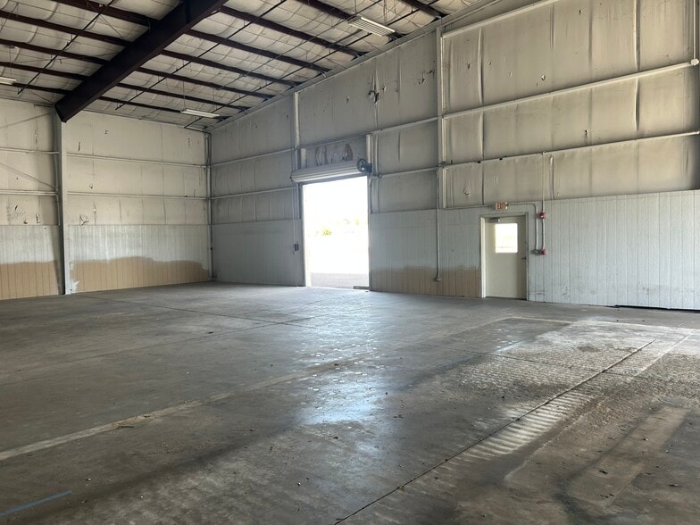 More Photos Of 650 6th St SW, Winter Haven Manufacturing For Lease