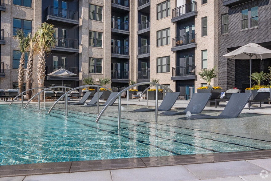 More Photos Of 838 Morrison Dr, Charleston Apartments For Lease