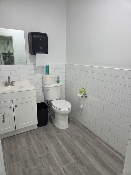 More Photos Of 200 Engineers Rd, Hauppauge Manufacturing For Lease