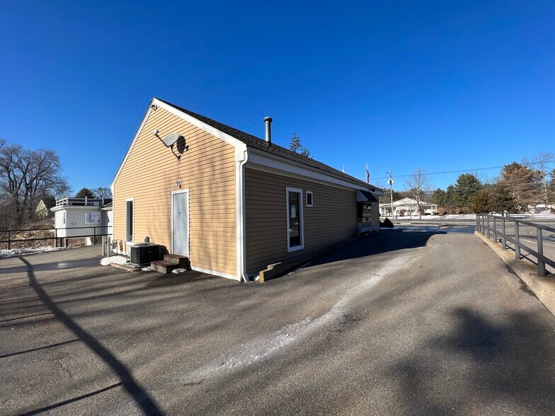 More Photos Of 148 Great Rd, Stow Bank For Lease