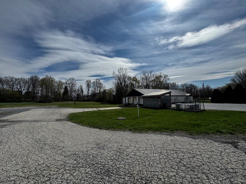 More Photos Of 33 Transport Dr, Bennington Freestanding For Sale