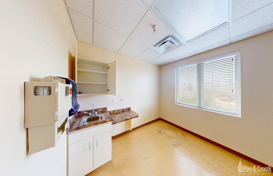More Photos Of 825 Davis St, Blacksburg Medical For Lease