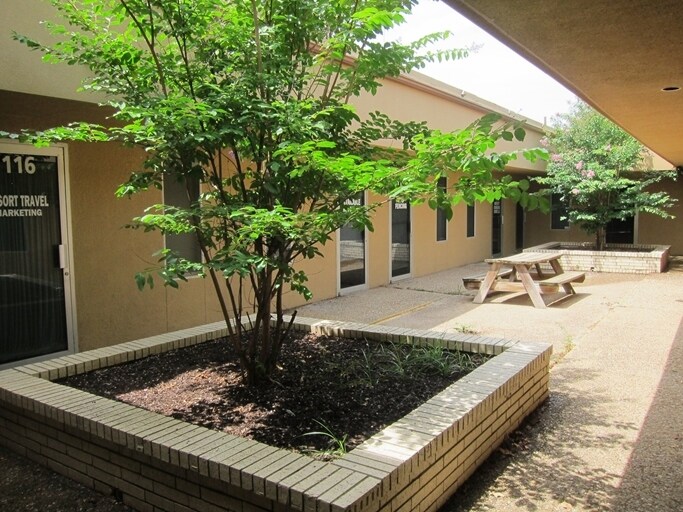 More Photos Of 3630 W Pioneer Pky, Arlington Coworking Space