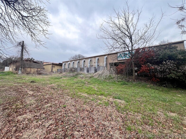 More Photos Of 5268 S Highway 377, Kingston Bar For Sale