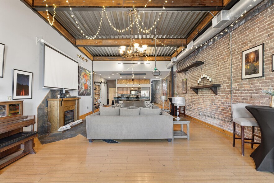 More Photos Of 16-20 Market Sq, Knoxville Apartments For Sale